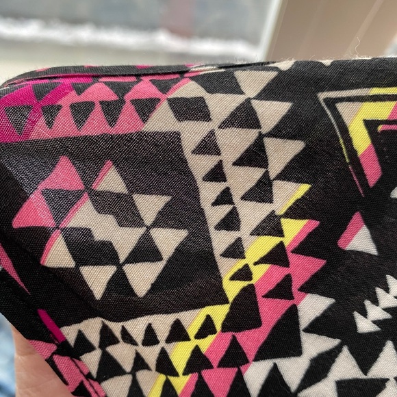 Sleeveless pattern tank top - Picture 3 of 3